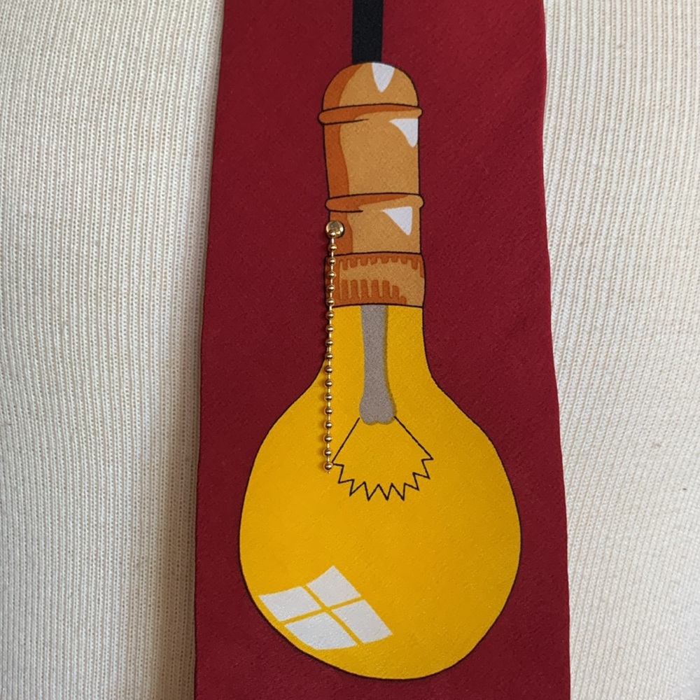 VICKY DAVIS “TURNED ON” NOVELTY NECKTIE LIGHTBULB WITH PULL SWITCH